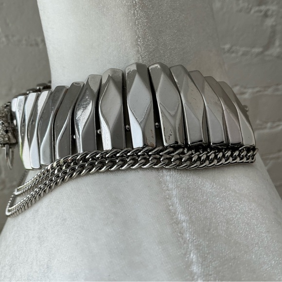 Leopard Pendant Chunky Statement Necklace Silver Tone Layered Edgy Glam Necklace - Picture 5 of 9